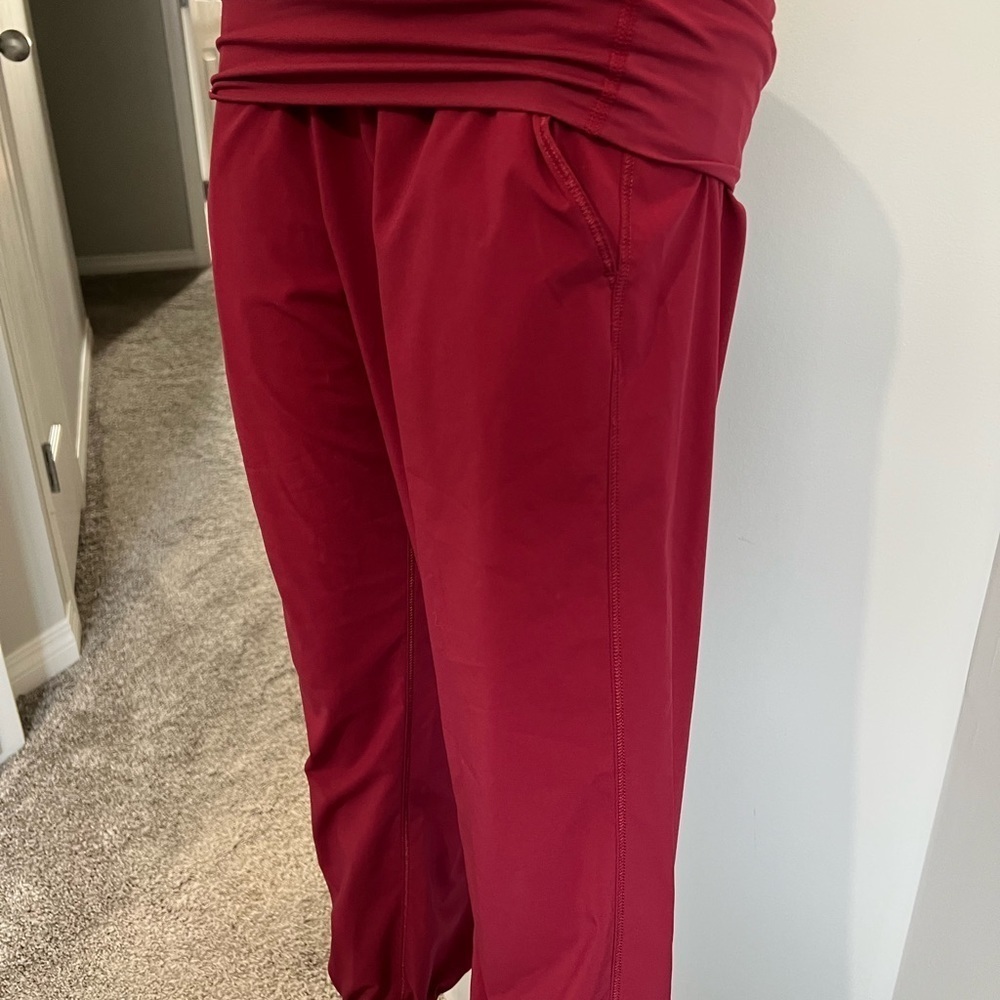 Lululemon Pants burgundy - Picture 4 of 12
